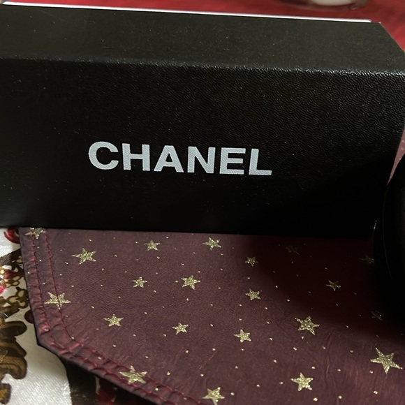 Chanel Black Sunglasses - Picture 4 of 10
